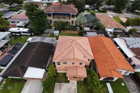 Villa ou maison à vendre à Miami, Floride: 3 chambres, 187.66 m2 № 1384550 - photo 9