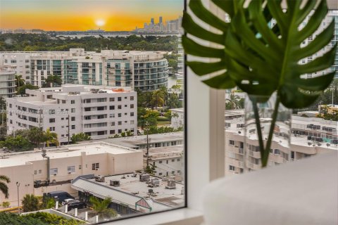 Condo in Miami Beach, Florida, 2 bedrooms  № 1050857 - photo 4