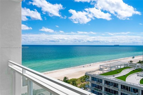 Copropriété à vendre à Miami Beach, Floride: 2 chambres, 102.47 m2 № 1050857 - photo 1