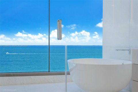 Condo in Sunny Isles Beach, Florida, 4 bedrooms  № 1306347 - photo 24