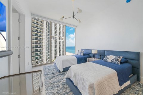 Condo in Sunny Isles Beach, Florida, 4 bedrooms  № 1306347 - photo 2