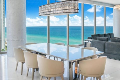 Condo in Sunny Isles Beach, Florida, 4 bedrooms  № 1306347 - photo 10