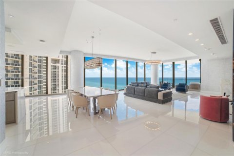 Condo in Sunny Isles Beach, Florida, 4 bedrooms  № 1306347 - photo 15