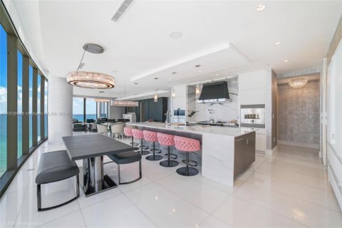 Condo in Sunny Isles Beach, Florida, 4 bedrooms  № 1306347 - photo 7