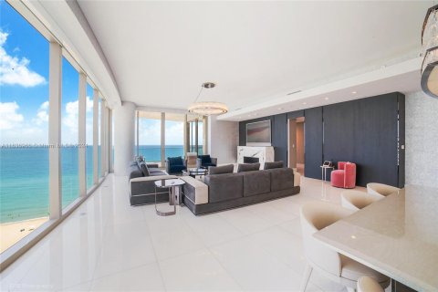 Condo in Sunny Isles Beach, Florida, 4 bedrooms  № 1306347 - photo 1