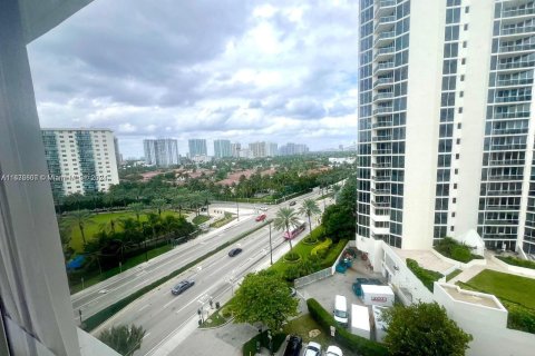 Studio in the Condo in Sunny Isles Beach, Florida  № 1306242 - photo 9