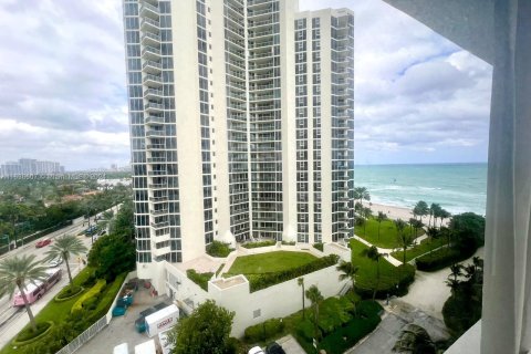 Studio in the Condo in Sunny Isles Beach, Florida  № 1306242 - photo 8