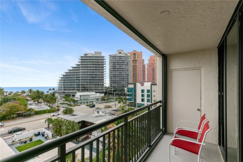 Condo in Fort Lauderdale, Florida, 2 bedrooms  № 1051086 - photo 2