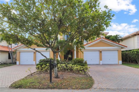 Villa ou maison à vendre à Cutler Bay, Floride: 5 chambres, 438.22 m2 № 1050578 - photo 2