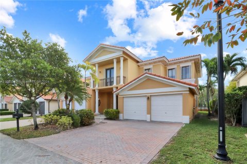 Villa ou maison à vendre à Cutler Bay, Floride: 5 chambres, 438.22 m2 № 1050578 - photo 1