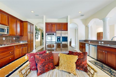Casa en venta en Cutler Bay, Florida, 5 dormitorios, 438.22 m2 № 1050578 - foto 9