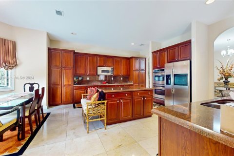Casa en venta en Cutler Bay, Florida, 5 dormitorios, 438.22 m2 № 1050578 - foto 10