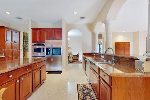 Villa ou maison à vendre à Cutler Bay, Floride: 5 chambres, 438.22 m2 № 1050578 - photo 11