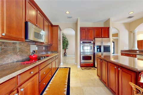 Casa en venta en Cutler Bay, Florida, 5 dormitorios, 438.22 m2 № 1050578 - foto 12