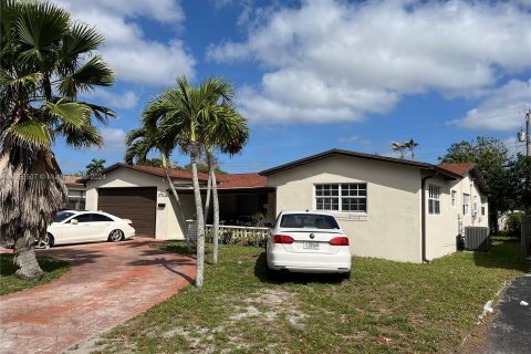 Villa ou maison à vendre à Miramar, Floride: 3 chambres, 168.9 m2 № 1074414 - photo 1