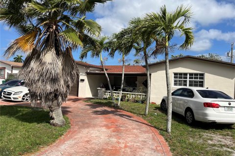 House in Miramar, Florida 3 bedrooms, 168.9 sq.m. № 1074414 - photo 14