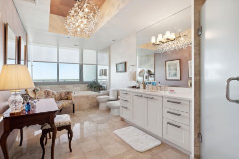 Condominio en venta en Fort Lauderdale, Florida, 3 dormitorios, 388.98 m2 № 1060177 - foto 26