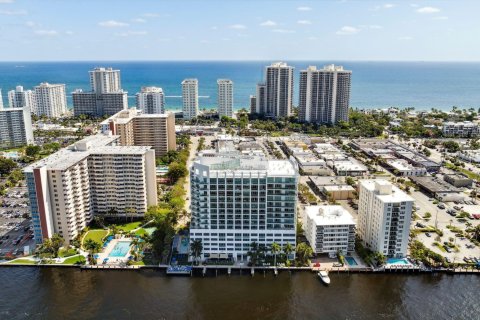 Condominio en venta en Fort Lauderdale, Florida, 3 dormitorios, 388.98 m2 № 1060177 - foto 9