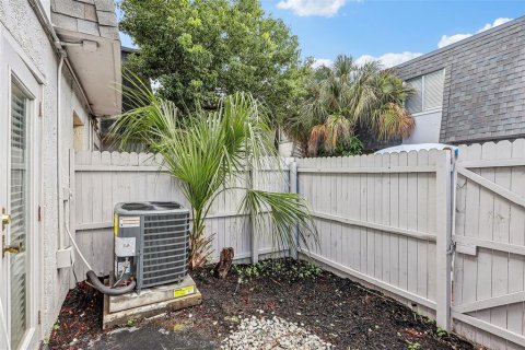 Condo in Orlando, Florida, 2 bedrooms  № 1343087 - photo 22