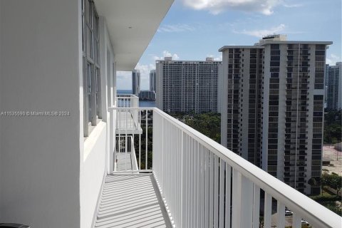 Copropriété à vendre à Aventura, Floride: 2 chambres, 157.28 m2 № 1017545 - photo 2