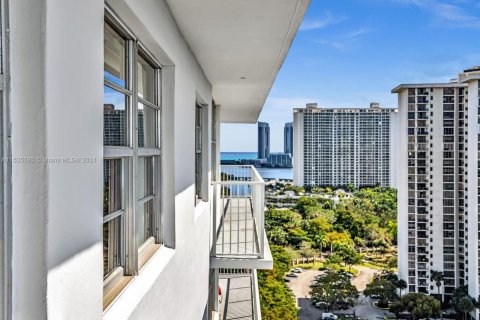 Condo in Aventura, Florida, 2 bedrooms  № 1017545 - photo 27