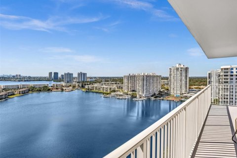 Condo in Aventura, Florida, 2 bedrooms  № 1017545 - photo 29