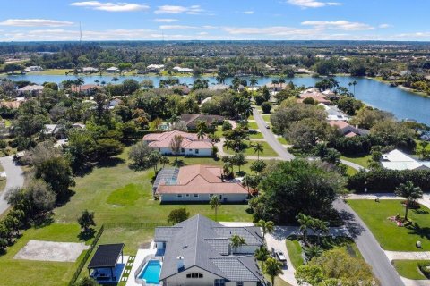 House in West Palm Beach, Florida 5 bedrooms, 296.17 sq.m. № 1047888 - photo 12