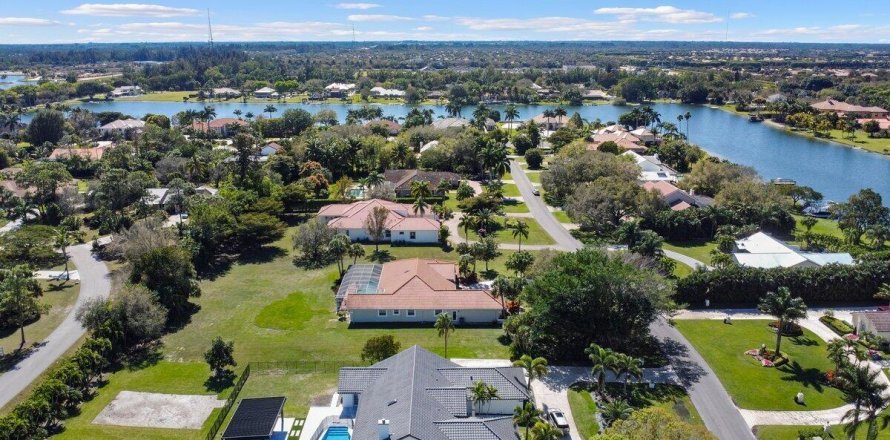 Villa ou maison à West Palm Beach, Floride 5 chambres, 296.17 m2 № 1047888