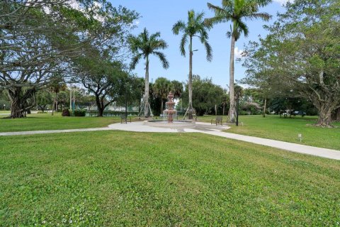 Villa ou maison à vendre à West Palm Beach, Floride: 5 chambres, 296.17 m2 № 1047888 - photo 9