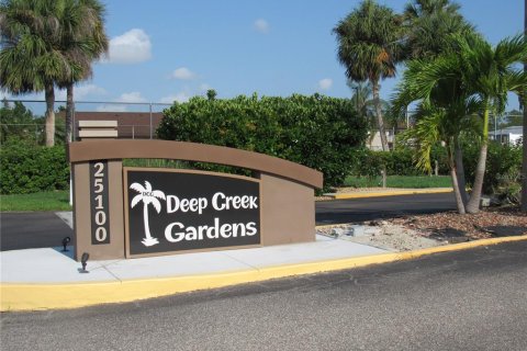 Condo in Punta Gorda, Florida, 2 bedrooms  № 1195970 - photo 1