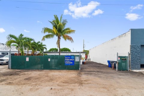 Propiedad comercial en venta en Hollywood, Florida № 1227461 - foto 3