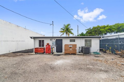 Propiedad comercial en venta en Hollywood, Florida № 1227461 - foto 17