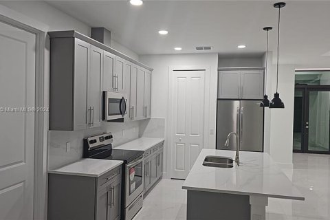 Casa en venta en Lehigh Acres, Florida, 4 dormitorios, 159.23 m2 № 1035269 - foto 3