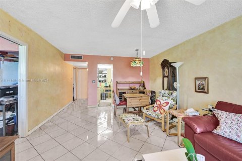 Copropriété à vendre à Aventura, Floride: 1 chambre, 71.35 m2 № 1035307 - photo 5