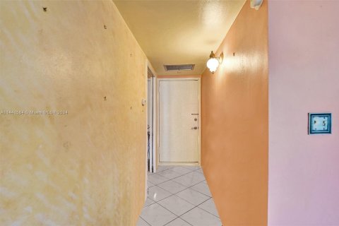 Copropriété à vendre à Aventura, Floride: 1 chambre, 71.35 m2 № 1035307 - photo 2