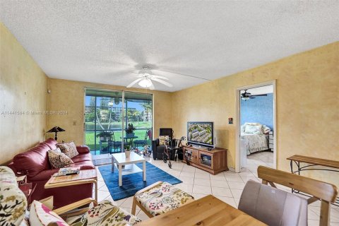 Copropriété à vendre à Aventura, Floride: 1 chambre, 71.35 m2 № 1035307 - photo 4