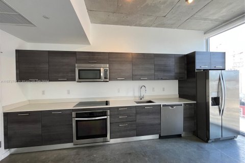 Condominio en venta en Miami, Florida, 2 dormitorios, 68.38 m2 № 1395227 - foto 1