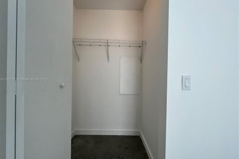 Condo in Miami, Florida, 2 bedrooms  № 1395227 - photo 11