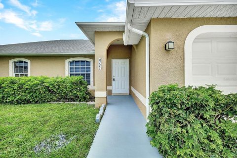 House in Cape Coral, Florida 4 bedrooms, 151.99 sq.m. № 1338189 - photo 10