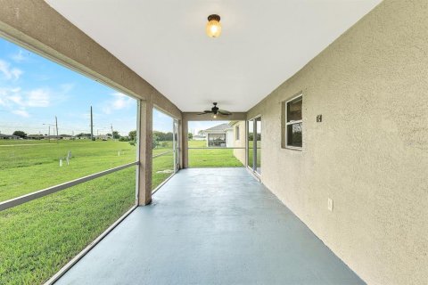 Villa ou maison à vendre à Cape Coral, Floride: 4 chambres, 151.99 m2 № 1338189 - photo 8