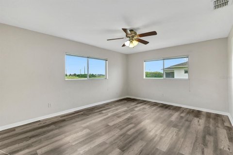 Villa ou maison à vendre à Cape Coral, Floride: 4 chambres, 151.99 m2 № 1338189 - photo 3