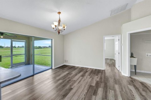 Villa ou maison à vendre à Cape Coral, Floride: 4 chambres, 151.99 m2 № 1338189 - photo 17