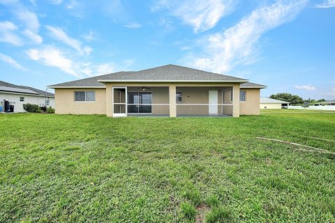 House in Cape Coral, Florida 4 bedrooms, 151.99 sq.m. № 1338189 - photo 29