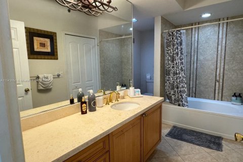 Condo in Aventura, Florida, 2 bedrooms  № 1042769 - photo 23