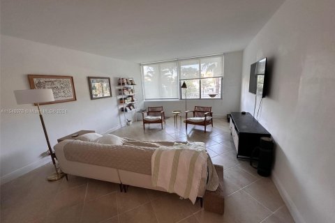 Condominio en venta en Miami Beach, Florida, 1 dormitorio, 79.15 m2 № 1059510 - foto 2