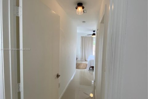 Townhouse in North Miami Beach, Florida 3 bedrooms, 109.81 sq.m. № 1229982 - photo 27