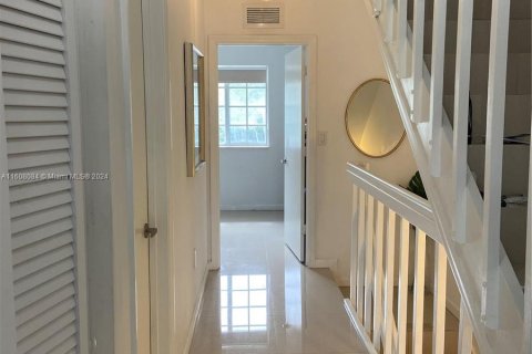 Townhouse in North Miami Beach, Florida 3 bedrooms, 109.81 sq.m. № 1229982 - photo 25