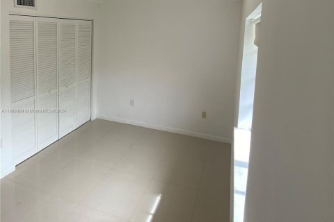 Townhouse in North Miami Beach, Florida 3 bedrooms, 109.81 sq.m. № 1229982 - photo 19