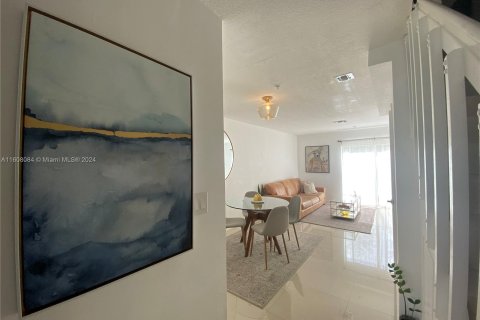 Townhouse in North Miami Beach, Florida 3 bedrooms, 109.81 sq.m. № 1229982 - photo 6