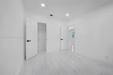 Propiedad comercial en venta en Miami, Florida, 128.02 m2 № 1385570 - foto 16